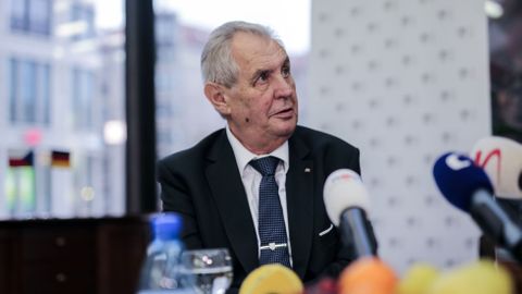 Zeman: Jsem rád, že jsem dostal fotografie těch deseti procent Romů, kteří pracují