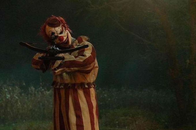 Snímek z filmu Klaun v kukuřičném poli (2025)