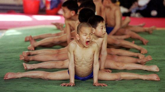 Dětský pláč a dril na hraně týrání. Trénink malých gymnastů probíhá za podpory rodičů