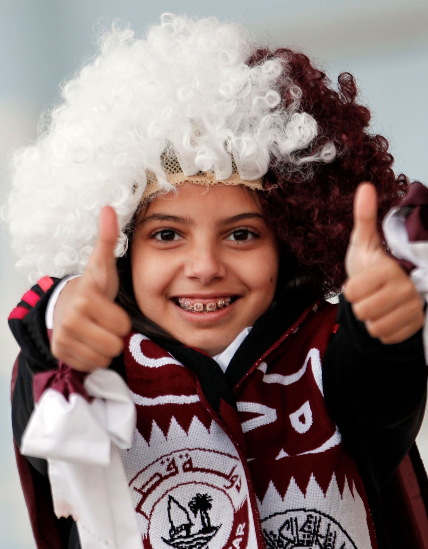 Mladý fanoušek Kataru na fotbalovém turnaji Gulf Cup