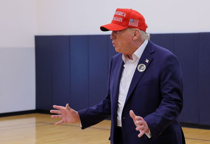 Donald Trump odvolil na Floridě nedaleko svého sídla Mar-a-Lago.