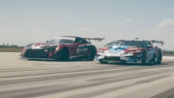 Podívejte se na video z přímé konfrontace Mercedesu AMG GT3 a Lamborghini Huracan SuperTrofeo.