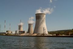 Výbuch a požár, reaktor v belgické jaderné elektrárně stojí