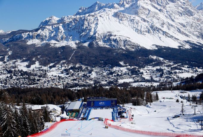 Alpine Skiing - FIS Alpine World Ski Championships - Women's Downhill Training - Cortina d'Ampezzo, Italy - February 12, 2021 General view during the training REUTERS/Den