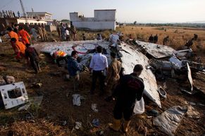 Tragická letecká nehoda v Pakistánu. Nikdo nepřežil