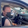 koronavirus očkování neobvyklá očkovací místa Arnold Schwarzenegger