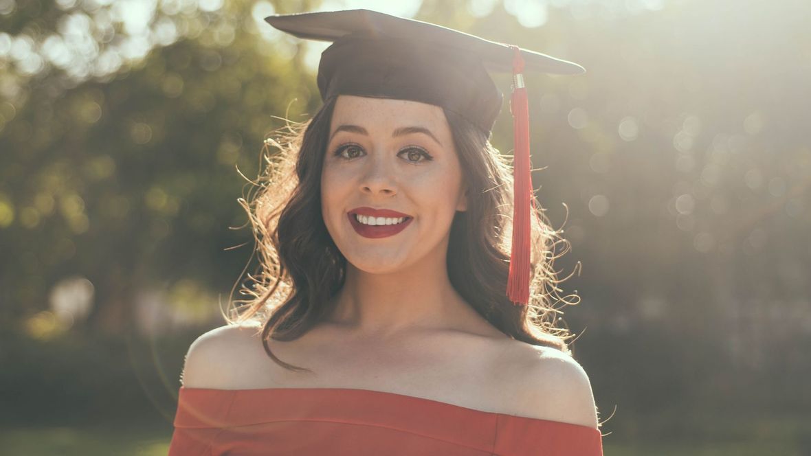 doc phd jak oslovit Studentka na promocích