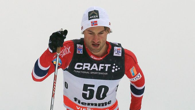 Druhý Petter Northug ve Val di Fiemme snížil svou ztrátu na vedoucího krajana Martina Johnsruda Sundbyho