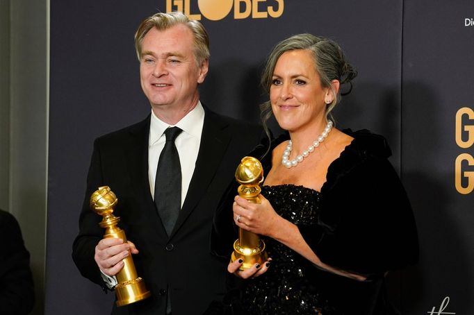 Režisér Christopher Nolan a producentka Emma Thomas, autoři vítězného Oppenheimera.