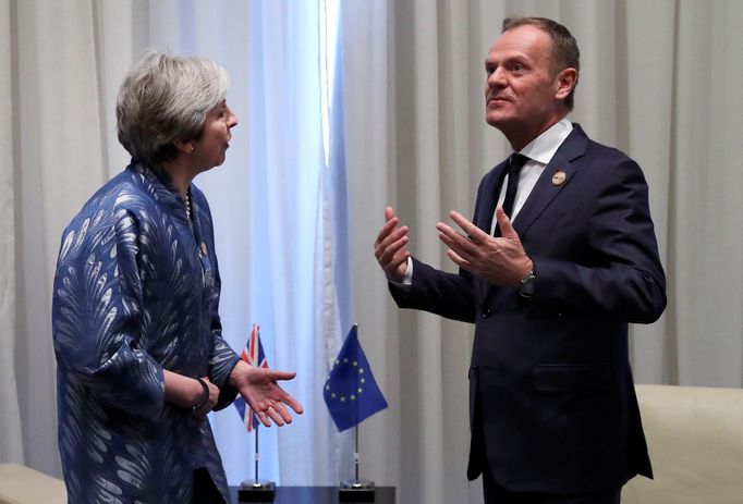 Theresa Mayová a Donald Tusk.