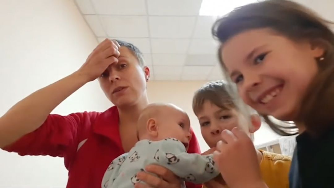 Děti se v podstatě zbláznily, popisuje matka tří dětí z úkrytu ve sklepě v Kyjevě.