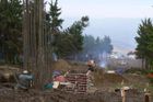 Na konci října se kácí pruh lesa až k české hranici a betonují se patky lanovky