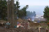 Na konci října se kácí pruh lesa až k české hranici a betonují se patky lanovky