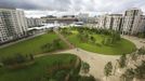 Victory Park in the Olympic Village, built for the London 2012 Olympic Games, is seen in Stratford, east London June 30, 2012. The village will accomodate up to 16,000 athletes and officials from more than 200 nations. REUTERS/Olivia Harris (BRITAIN - Tags: SPORT OLYMPICS BUSINESS CONSTRUCTION CITYSPACE) Published: Čer. 30, 2012, 12:15 odp.