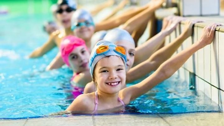 Vláda školní plavání umožní. Účastnit se budou děti vždy z jedné školy a bez testů; Zdroj foto: Shutterstock