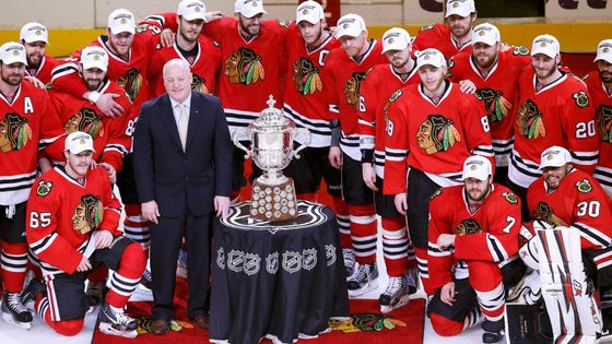 Chicago v konferenčním finále vypráskalo Los Angeles 4:1 na zápasy a po třech letech si znovu zahraje finále Stanley Cupu. Podívejte se na obrázky z rozhodujícího pátého zápasu série.