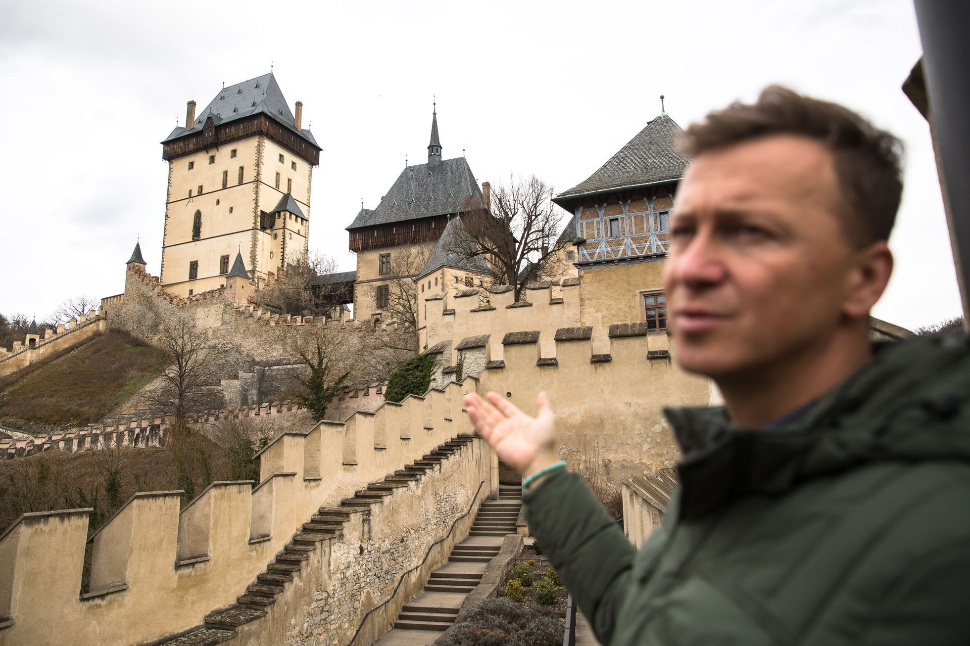 Prázdný hrad i obec Karlštejn, reklamy, reklama, cedule, turismus