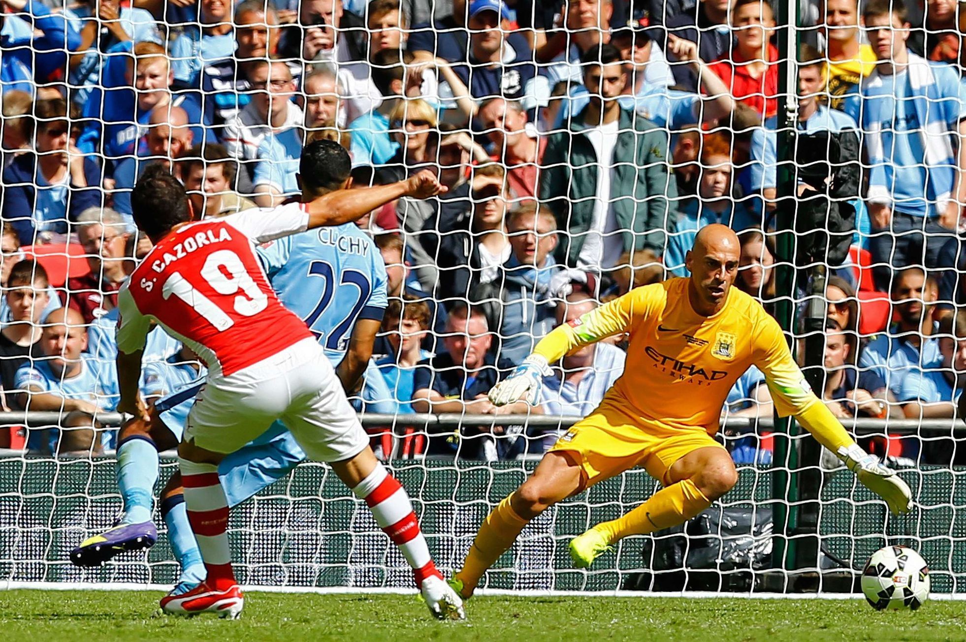 Community Shield, Arsenal - Manchester City: Santi Cazorla - Wilfredo Caballero
