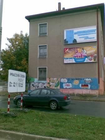 Přebarvený billboard senátora Jiřího Zlatušky.