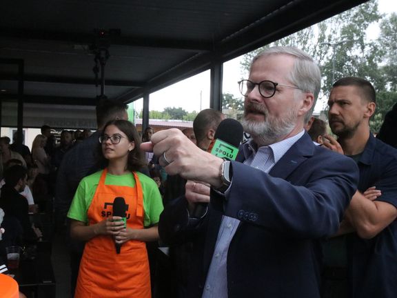 Premiér Petr Fiala při debatě s lidmi ve Veselí nad Moravou, kde ho vedle podporovatelů čekali také kritici.