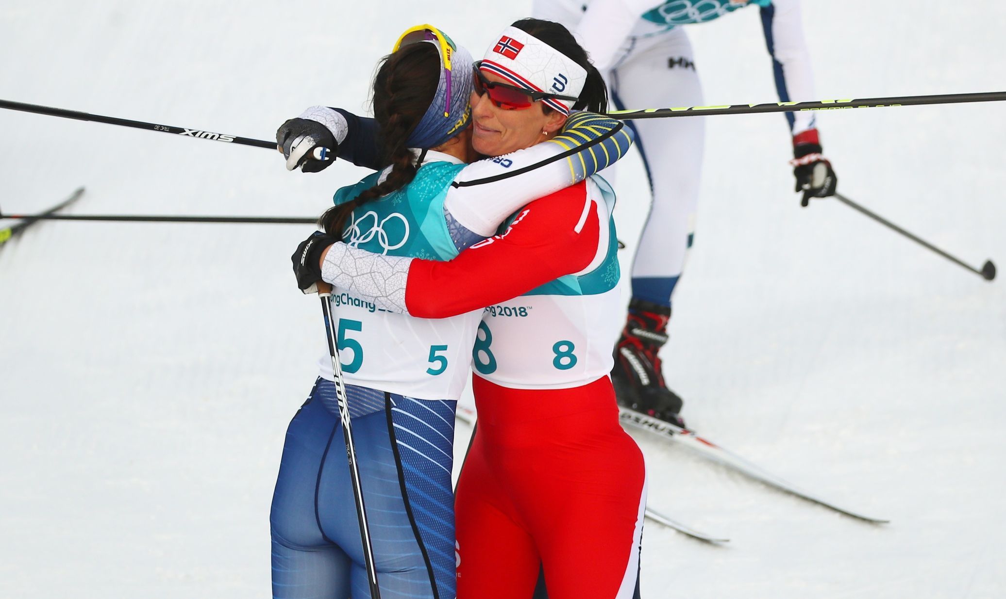 ZOH 2018, skiatlon Ž: Marit Björgenová, Charlotte Kallaová