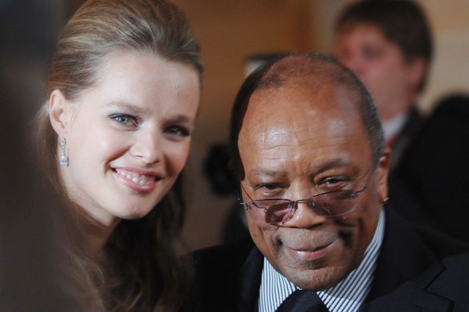 Helena Houdová a Quincy Jones v roce 2009 na karlovarském festivalu.