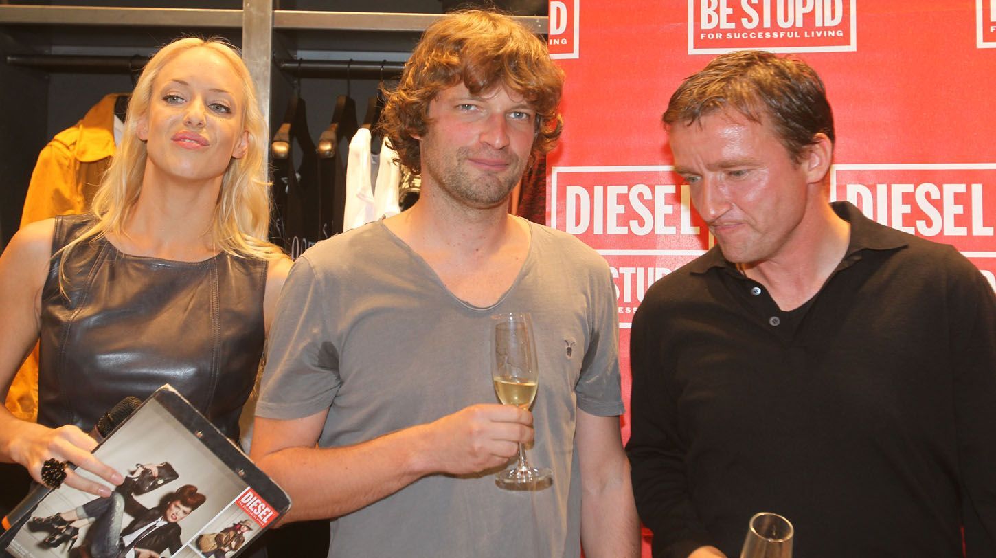 Křest fotbalového kalendáře za účasti fotbalových celebrit v září 2012. (Ondřej Pýcha, Vladimír Šmicer)