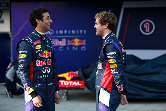 Sebastian Vettel a Daniel Ricciardo představují nový Red Bull RB10