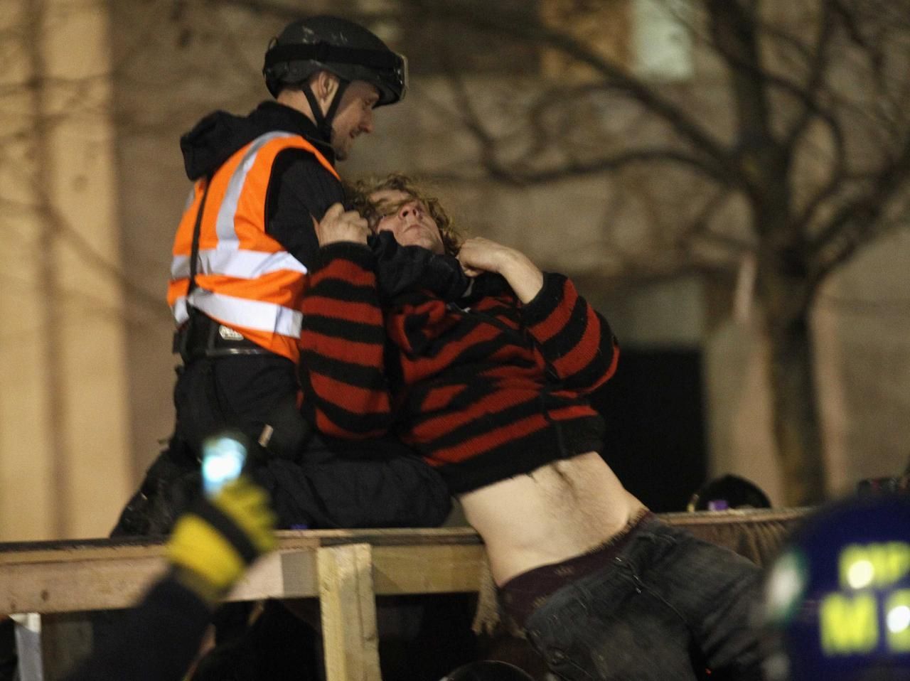 Policie vyklidila tábor demonstrantů v centru Londýna