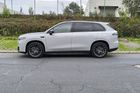 Na délku C10 měří přes 4,7 metru a lze jej zařadit do střední automobilové třídy.