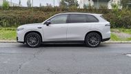 Na délku C10 měří přes 4,7 metru a lze jej zařadit do střední automobilové třídy.