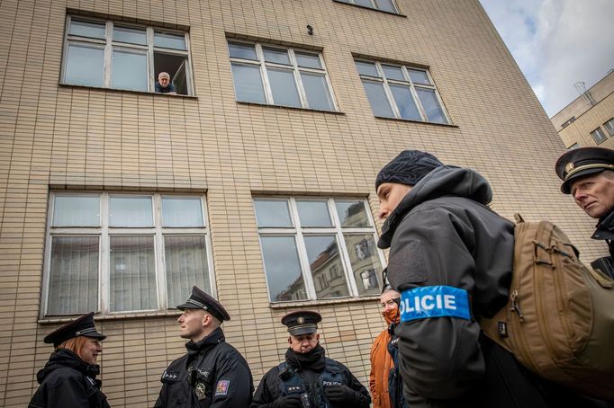 Protest policistů a hasičů před ministerstvem vnitra v Praze na Letné za navýšení platů (21.11. 2024).