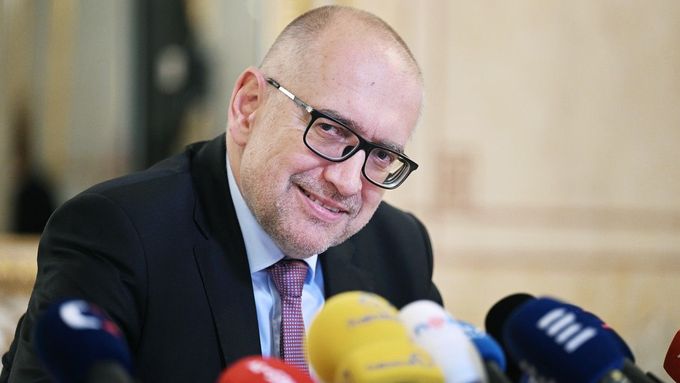 Ministr školství Mikuláš Bek.