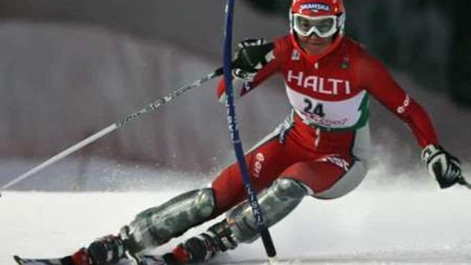 Šárka Záhrobská na trati kombinačního slalomu na MS v Aare.