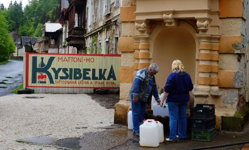 Chátrající lázně Kyselka