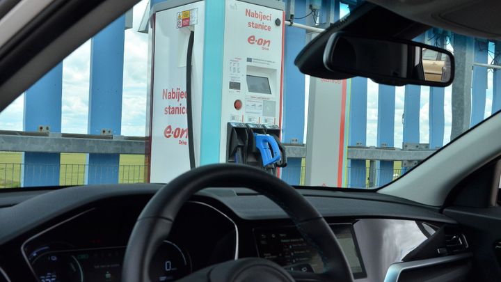 Pořídili jste, nebo chcete koupit elektromobil? Poradíme, jak se s ním správně sžít