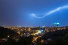 Při bouři popadané stromy zastavily vlaky v Královéhradeckém kraji i na Liberecku