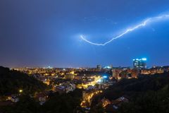 Silná bouřka zaměstnala hasiče, po Česku měli přes 600 výjezdů