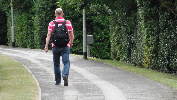 Každodenní chůze může oddálit nástup problémů s pamětí a myšlením. Podle výzkumů se pozitivní efekt dostavuje už u lidí, kteří udělají denně 3 000 až 5 000 kroků.