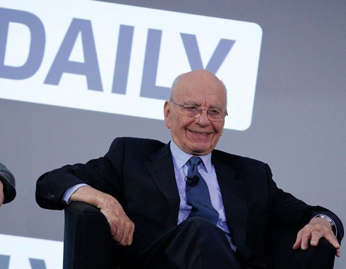 Rupert Murdoch představuje v New Yorku vůbec první digitální noviny pro tablety s názvem The Daily.