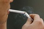 Daň z cigaret roste,prodělají i nekuřáci
