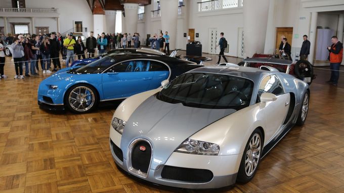 Richard Chlad vlastní mnoho drahých automobilů, například také dva vozy Bugatti (Veyron a Chiron). Na snímku je jeho Veyron.