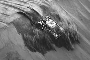Kotrmelce v dunách, poušť jako malovaná či slavná žába. Tak začal čtyřicátý Dakar