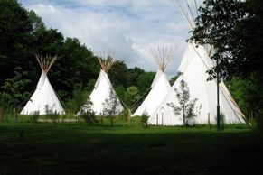 Proměňte se v létě v kočovníky, v rytíře nebo v Indiány. Hrajte si!