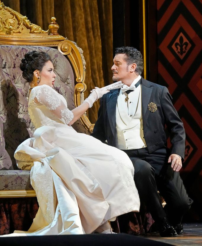 Piotr Beczała v roli Ipanova a Sonja Jončevová jako Fedora.