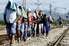 Prouza: Pokud nevyřešíme migraci, Evropa musí zavřít hranice