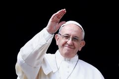 Papež tradičně požehnal městu a světu, prosil Boha o ovoce míru pro celý svět