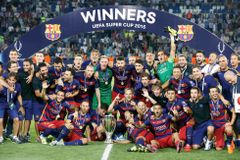 Superpohár muselo rozlousknout prodloužení a slaví Barcelona