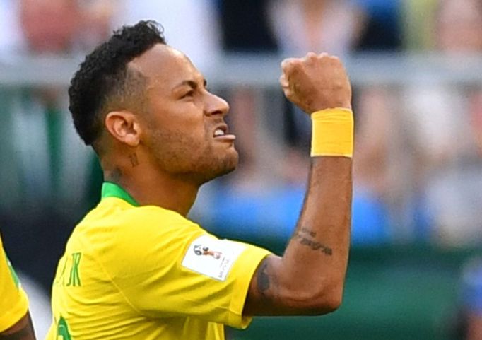 Neymar slaví gól v zápase Mexiko - Brazílie na MS 2018