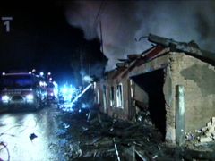 Požár rodinného domku ve Vítkově na Opavsku, za nějž zřejmě mohou žháři